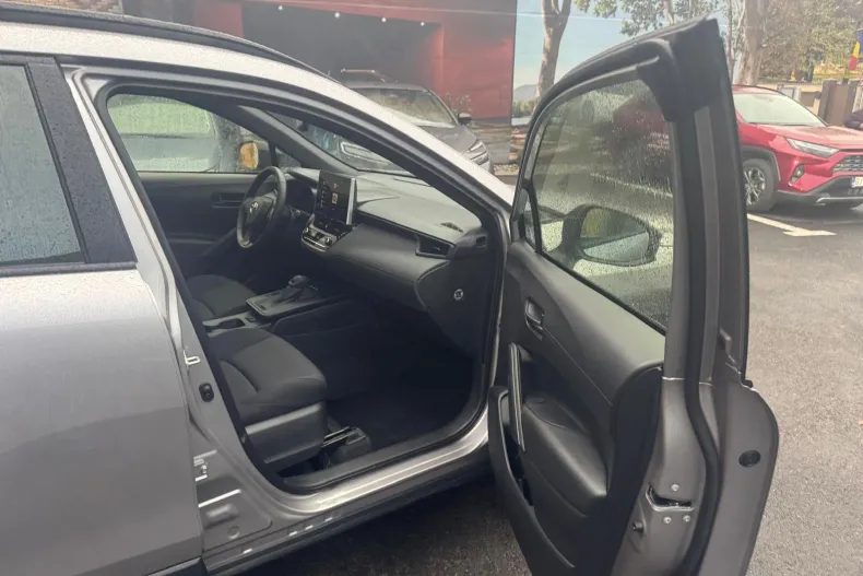 Toyota Corolla Cross din 2025 cu 2.822 km - oferta TOY160512 - foto 13