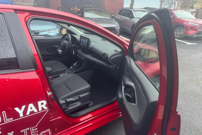 Toyota Yaris din 2025 cu 1.976 km - oferta TOY160514 - foto 11