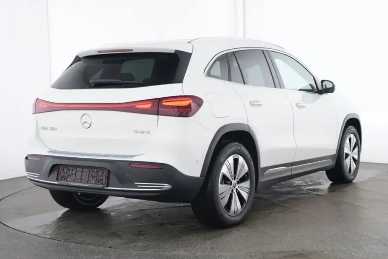 Mercedes-Benz EQA din 2024 cu 13.776 km - oferta MER160538 - foto 3