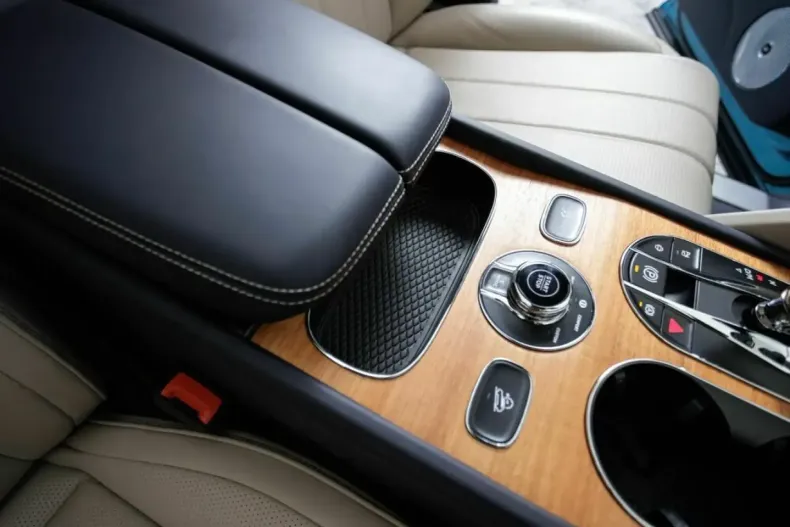 Bentley Bentayga din 2024 cu 6.178 km - oferta BEN160557 - foto 40