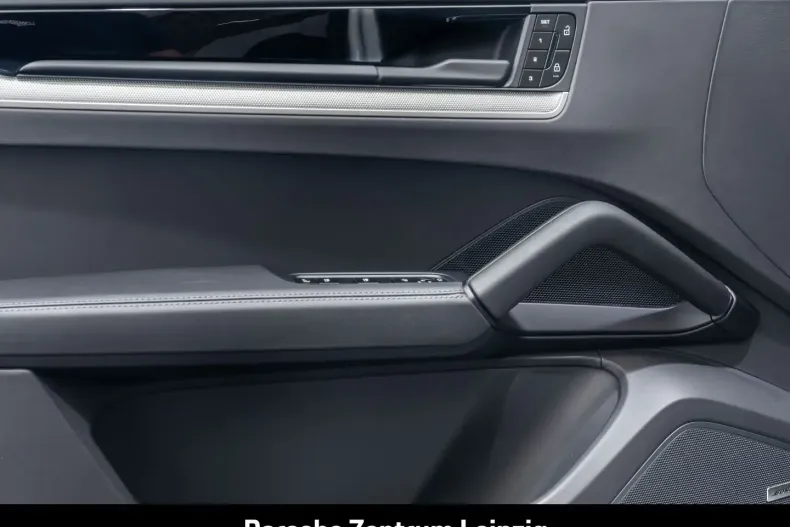 Porsche Cayenne din 2024 cu 18.229 km - oferta POR160559 - foto 21