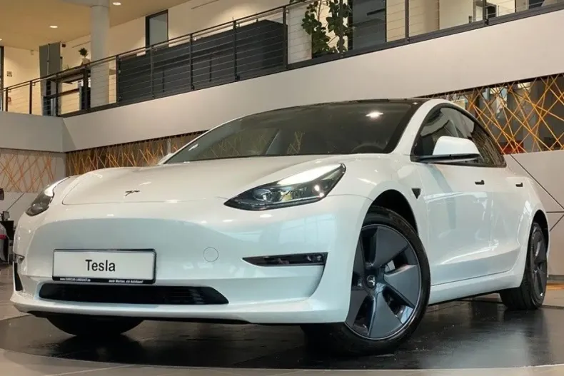 Tesla Model 3 din 2023 cu 2.790 km - oferta TES160587 - foto 1