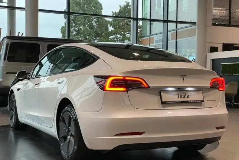Tesla Model 3 din 2023 cu 2.790 km - oferta TES160587 - foto 5