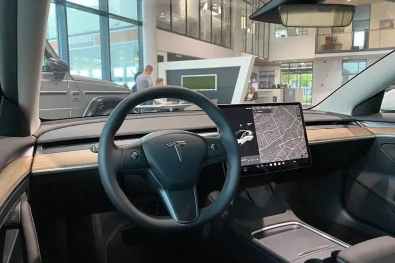 Tesla Model 3 din 2023 cu 2.790 km - oferta TES160587 - foto 6