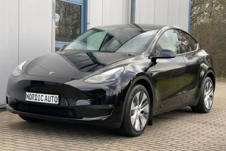 Tesla Model Y din 2023 cu 4.500 km - oferta TES160588 - foto 1