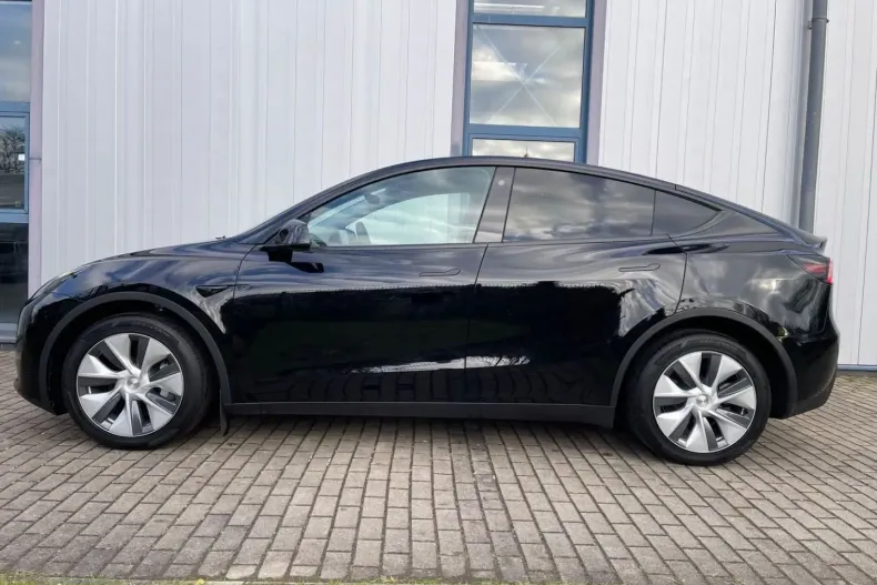 Tesla Model Y din 2023 cu 4.500 km - oferta TES160588 - foto 3