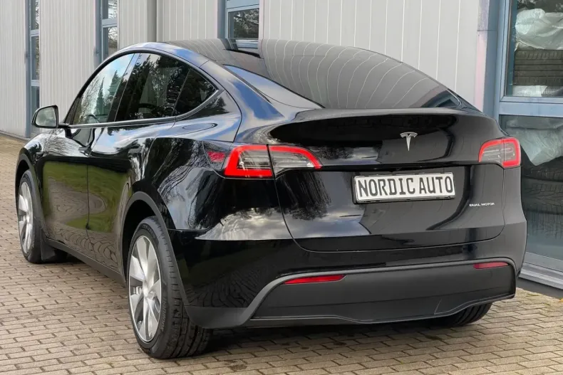 Tesla Model Y din 2023 cu 4.500 km - oferta TES160588 - foto 4