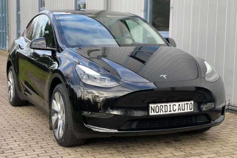 Tesla Model Y din 2023 cu 4.500 km - oferta TES160588 - foto 8