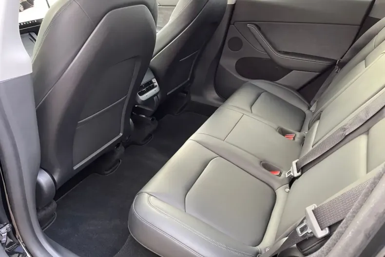 Tesla Model Y din 2023 cu 4.500 km - oferta TES160588 - foto 12