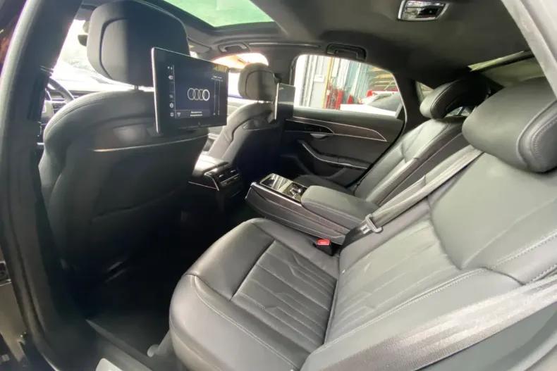 Audi A8 din 2023 cu 104.600 km - oferta AUD160609 - foto 12