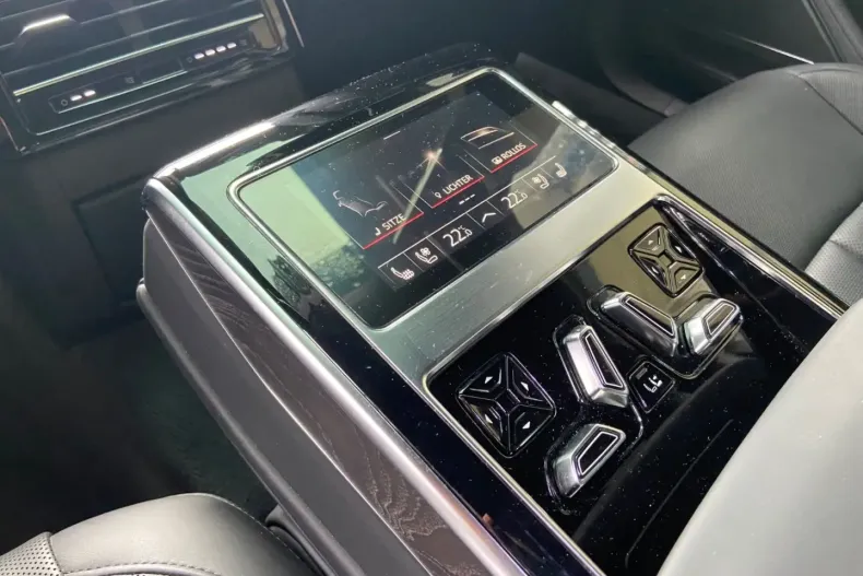 Audi A8 din 2023 cu 104.600 km - oferta AUD160609 - foto 13