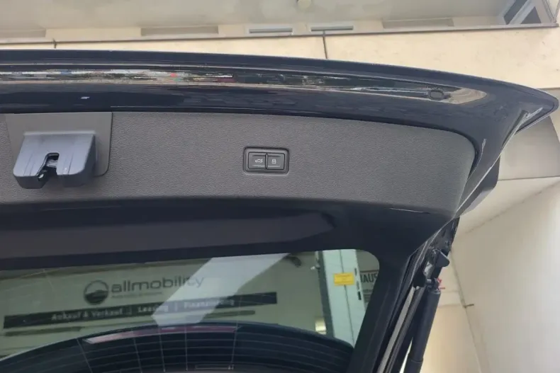 Audi Q8 din 2023 cu 4.200 km - oferta AUD160616 - foto 30