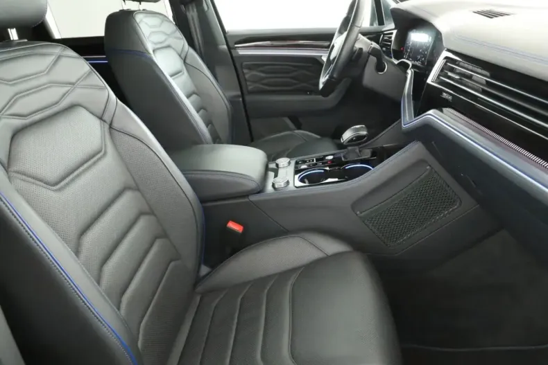Volkswagen Touareg din 2023 cu 40.450 km - oferta VOL160666 - foto 7