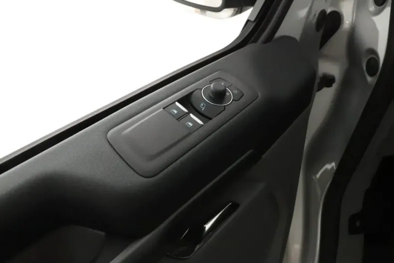 Ford Tourneo Custom din 2024 cu 28.648 km - oferta FOR160673 - foto 9