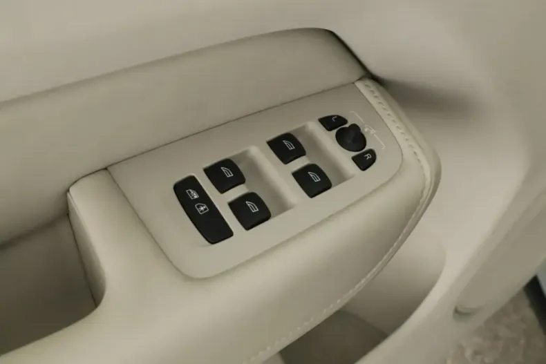 Volvo XC60 din 2023 cu 54.937 km - oferta VOL160674 - foto 9