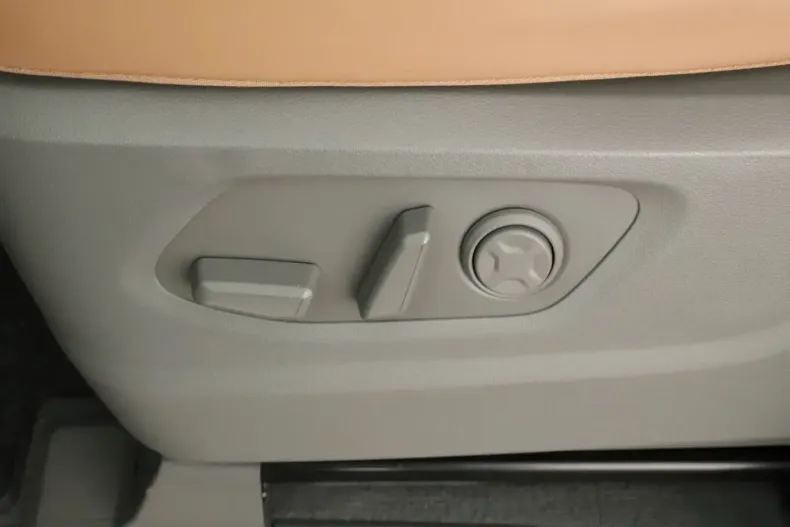 Hyundai STARIA din 2023 cu 34.282 km - oferta HYU160675 - foto 9