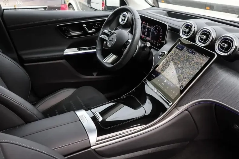 Mercedes-Benz GLC 300 din 2025 cu 6.574 km - oferta MER160686 - foto 3