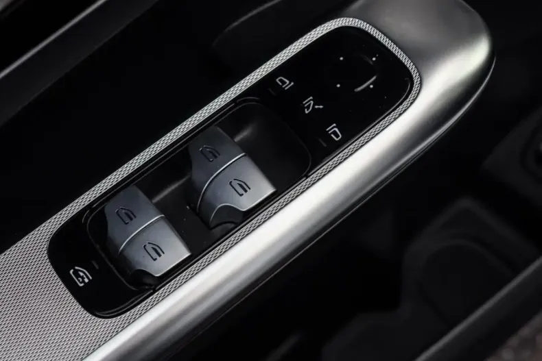 Mercedes-Benz GLC 300 din 2025 cu 6.574 km - oferta MER160686 - foto 15