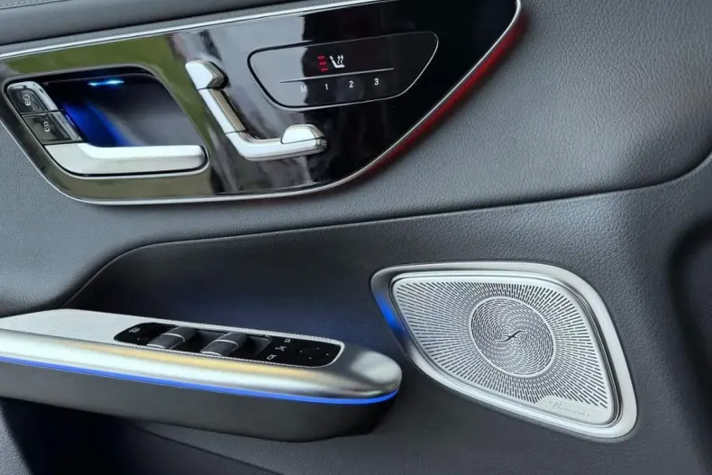 Mercedes-Benz GLC 300 din 2024 cu 4.800 km - oferta MER160688 - foto 8