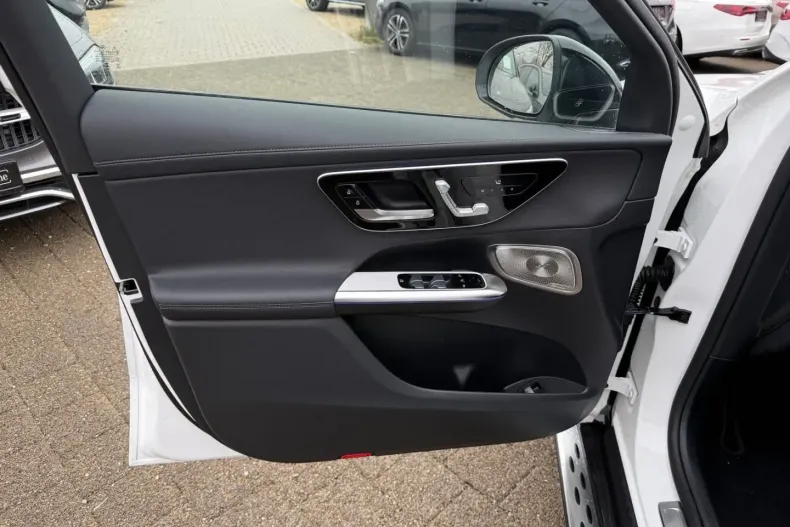 Mercedes-Benz GLC 300 din 2025 cu 8.886 km - oferta MER160690 - foto 16