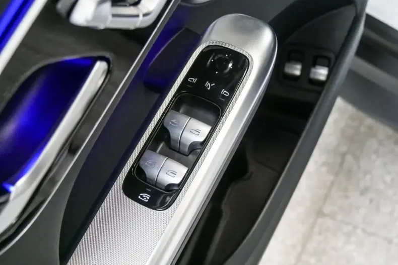 Mercedes-Benz GLC 300 din 2024 cu 14.990 km - oferta MER160698 - foto 13