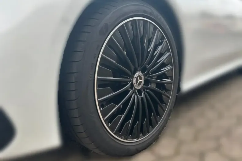 Mercedes-Benz CLE 200 din 2023 cu 4.352 km - oferta MER160739 - foto 4