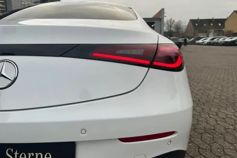 Mercedes-Benz CLE 200 din 2023 cu 4.352 km - oferta MER160739 - foto 11