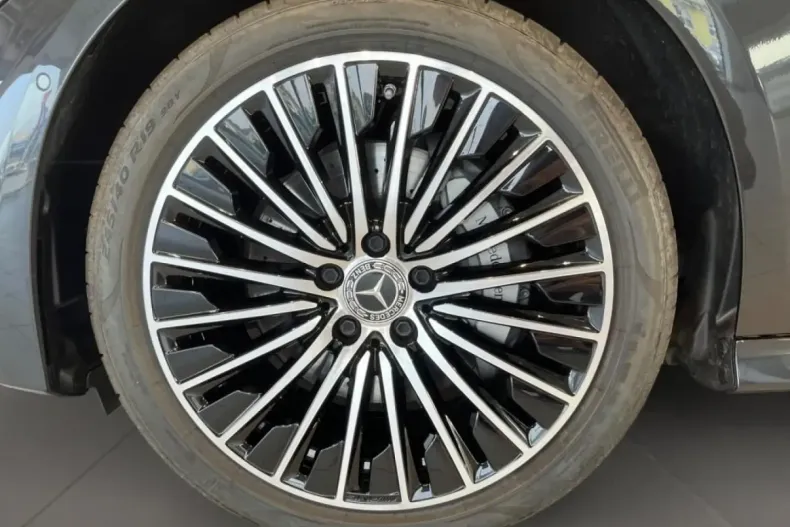 Mercedes-Benz CLE 300 din 2024 cu 6.247 km - oferta MER160745 - foto 8