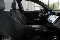 Mercedes-Benz E 200 din 2023 cu 5.928 km - oferta MER160757 - foto 11