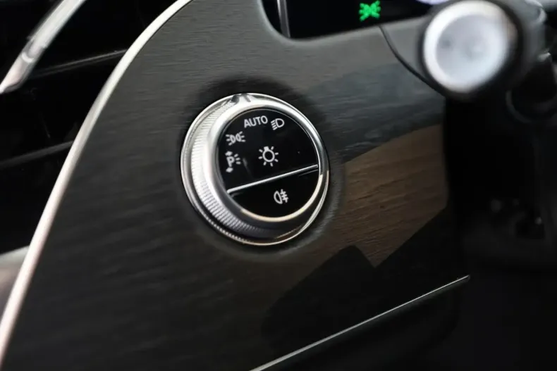 Mercedes-Benz E 220 din 2025 cu 9.995 km - oferta MER160759 - foto 18