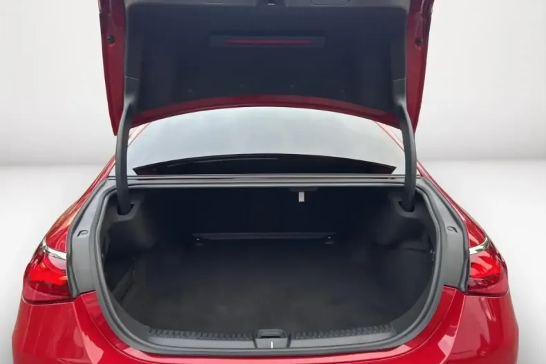 Mercedes-Benz E 200 din 2024 cu 13.589 km - oferta MER160782 - foto 10