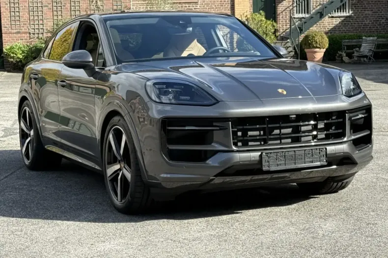 Porsche Cayenne din 2025 cu 6.600 km - oferta POR160803 - foto 1