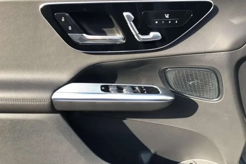 Mercedes-Benz GLC 200 din 2025 cu 9.401 km - oferta MER160875 - foto 15