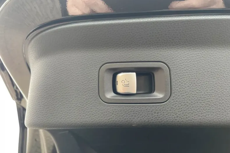 Mercedes-Benz GLC 220 din 2023 cu 17.590 km - oferta MER160880 - foto 10