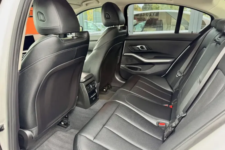 BMW 320 din 2024 cu 10.320 km - oferta BMW160921 - foto 9