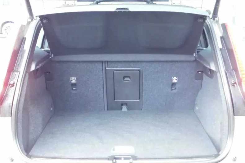 Volvo XC40 din 2022 cu 62.900 km - oferta VOL160935 - foto 7