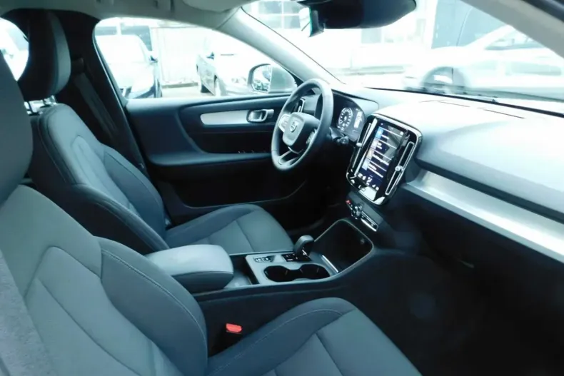 Volvo XC40 din 2022 cu 62.900 km - oferta VOL160935 - foto 13