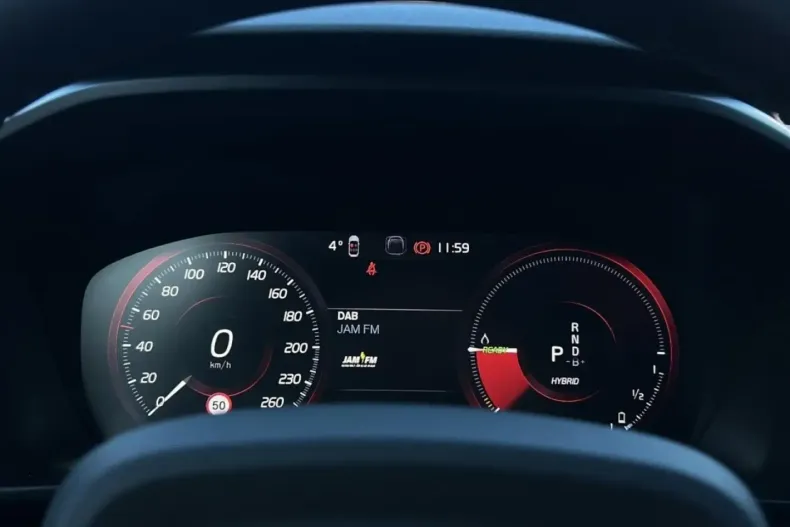 Volvo XC40 din 2022 cu 56.400 km - oferta VOL160936 - foto 8