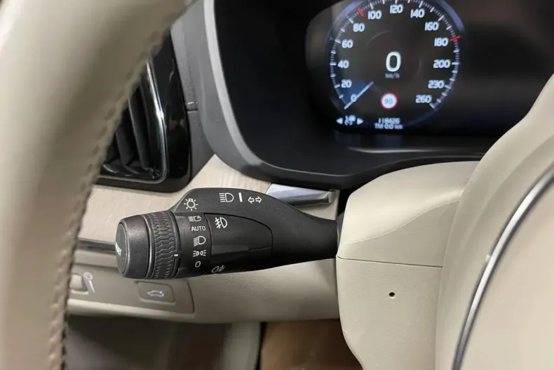 Volvo XC60 din 2020 cu 118.426 km - oferta VOL160937 - foto 28