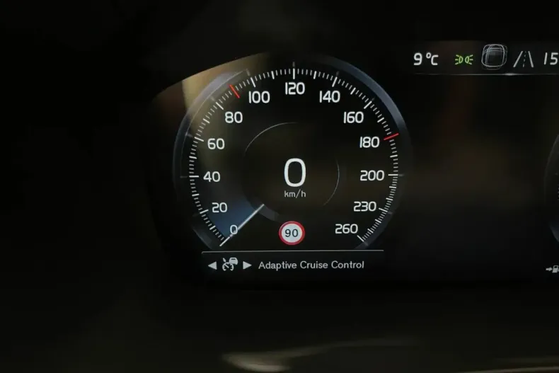 Volvo XC60 din 2020 cu 118.426 km - oferta VOL160937 - foto 29