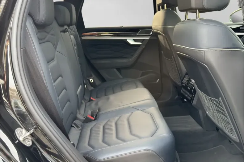 Volkswagen Touareg din 2023 cu 43.956 km - oferta VOL160953 - foto 5