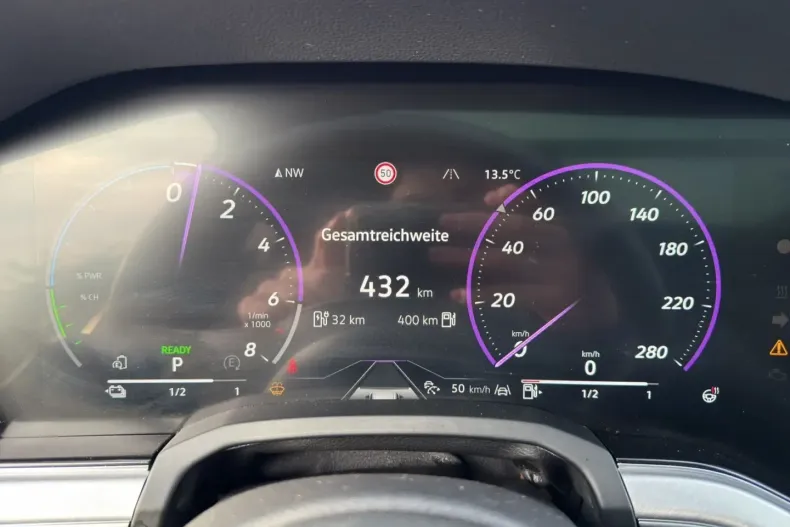 Volkswagen Touareg din 2023 cu 43.956 km - oferta VOL160953 - foto 9