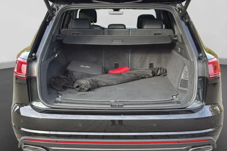 Volkswagen Touareg din 2023 cu 43.956 km - oferta VOL160953 - foto 16