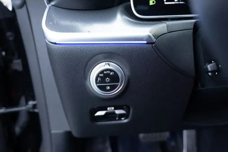 Mercedes-Benz CLE 200 din 2024 cu 9.370 km - oferta MER160956 - foto 17