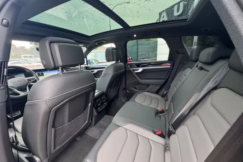 Volkswagen Touareg din 2024 cu 29.800 km - oferta VOL160992 - foto 26