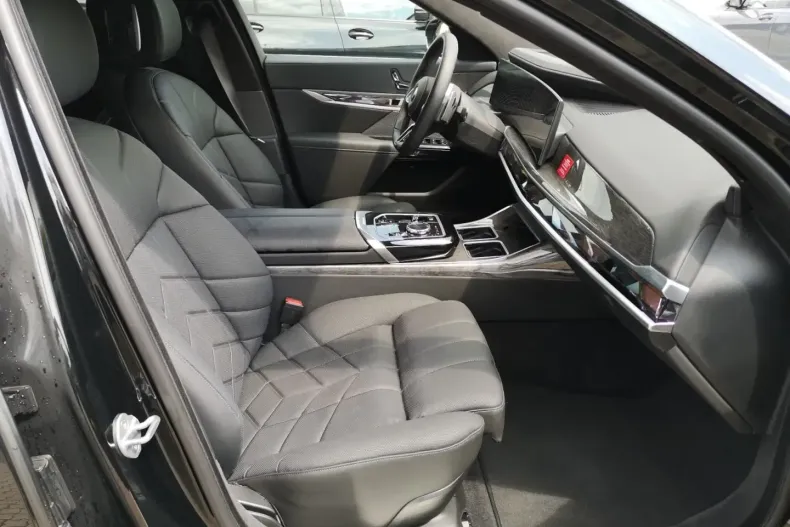 BMW 740 din 2024 cu 14.500 km - oferta BMW161006 - foto 18