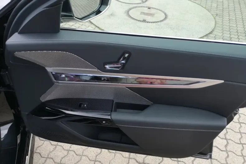 BMW 740 din 2024 cu 14.500 km - oferta BMW161006 - foto 19