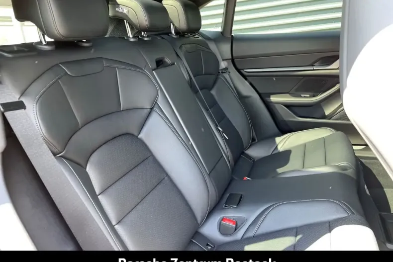 Porsche Taycan din 2024 cu 15.990 km - oferta POR161082 - foto 12