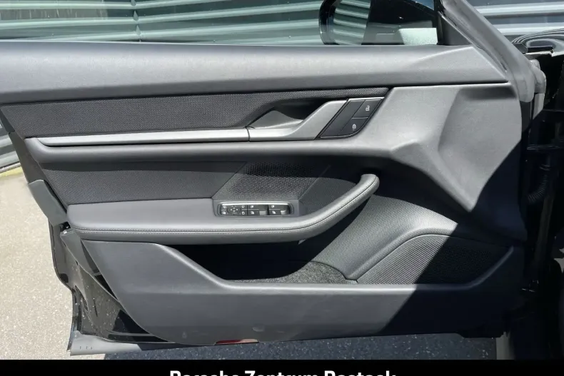 Porsche Taycan din 2024 cu 15.990 km - oferta POR161082 - foto 17