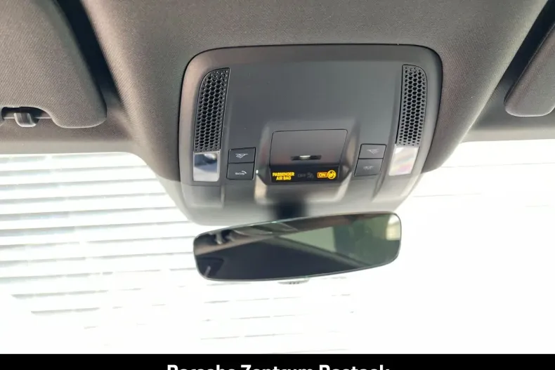 Porsche Taycan din 2024 cu 15.990 km - oferta POR161082 - foto 19